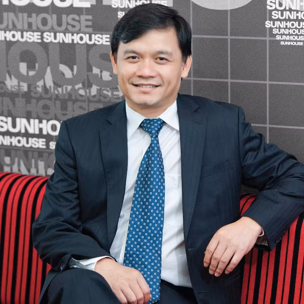 Trong khi đó, Shark Phú gây ấn tượng với phát ngôn về tiền bạc. Shark Phú nói: "Tôi nghĩ một gia đình có khoảng 100 tỷ thôi là đầy đủ phục vụ. Lớn hơn 100 tỷ để phục vụ cá nhân thì không còn nhiều giá trị". Ảnh: Internet