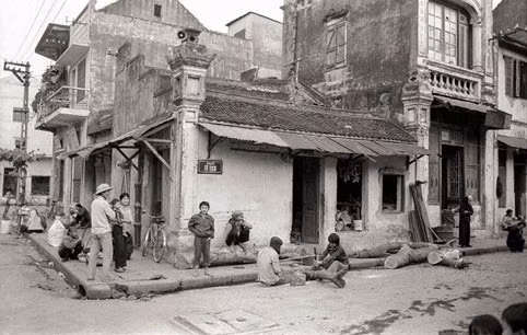 Hình ảnh phố Tô Tịch nổi tiếng với nghề tiện gỗ những năm 1980 - 1983.