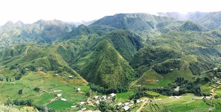Khung cảnh núi non hùng vĩ, hấp dẫn du khách. Ảnh chụp tại Sapa của Nathan O’Nions/Flickr.