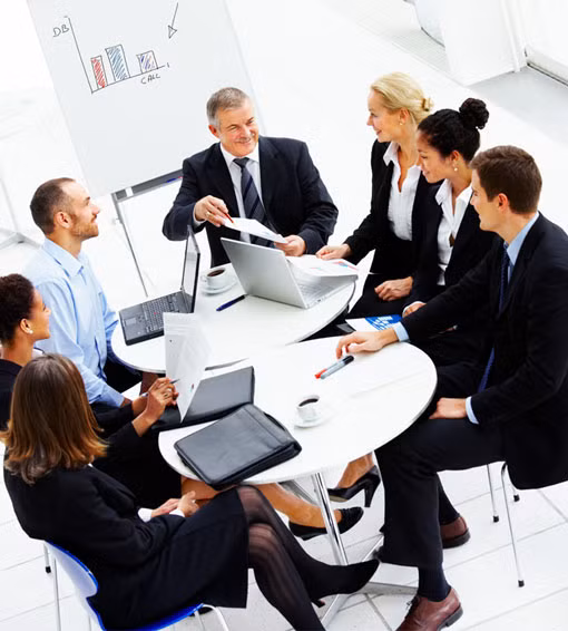 Về nghề nghiệp: Những người sinh ngày 4/4 thường khá hợp với công việc trong lĩnh vực kinh doanh, đầu tư và truyền thông.