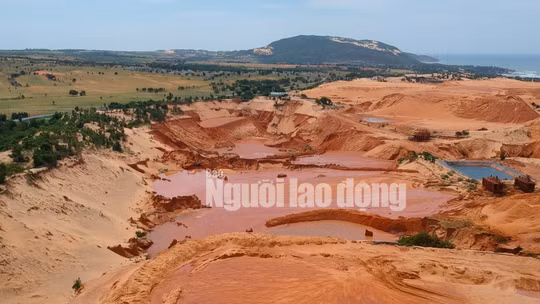 Cận cảnh mỏ titan băm nát bãi biển Bình Thuận Can canh mo titan bam nat bai bien Binh Thuan