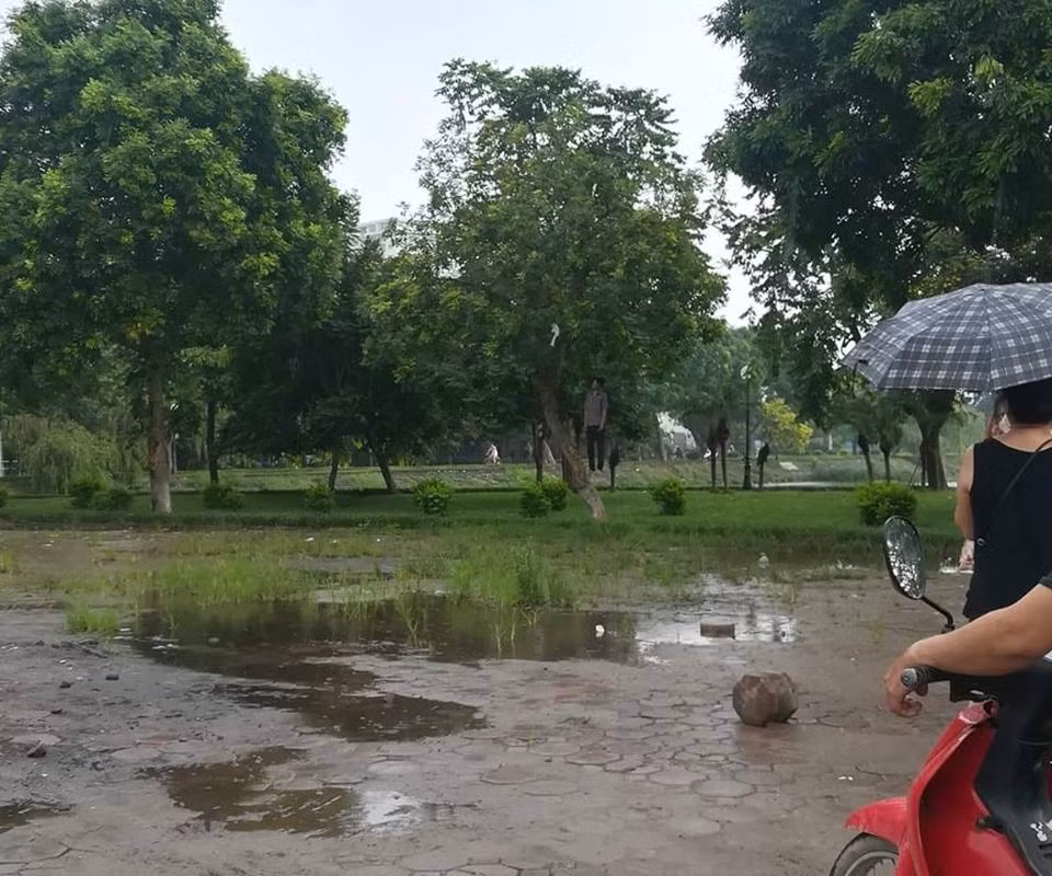 Hai hung phat hien nguoi dan ong chet treo co o ho Den Lu