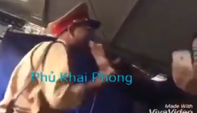 Đình chỉ chiến sĩ CSGT "vung tay" vào mặt người vi phạm Dinh chi chien si CSGT