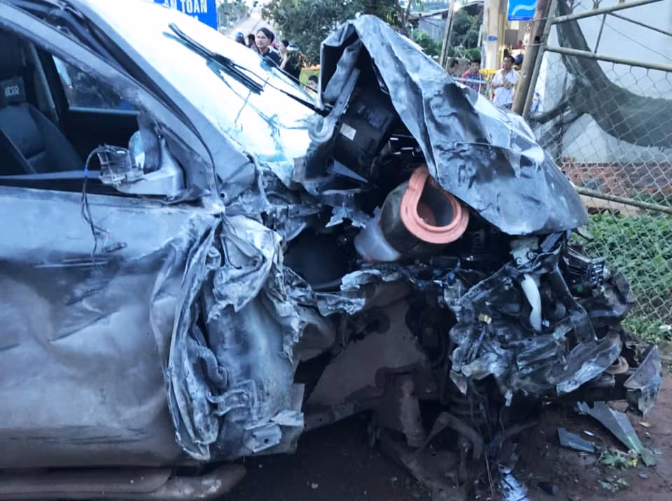 Chiếc ô tô anh Tuấn cầm lái hư hỏng nặng.