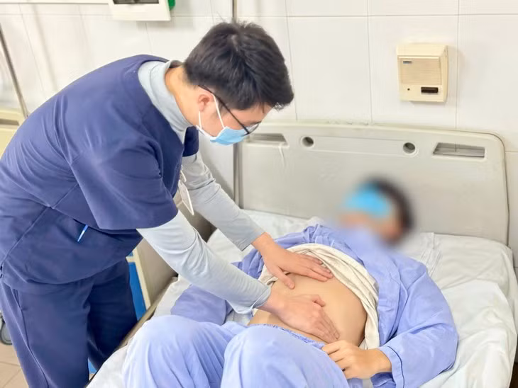 Ăn rau sống, nam thanh niên bị áp xe gan do ký sinh trùng An rau song, nam thanh nien bi ap xe gan do ky sinh trung