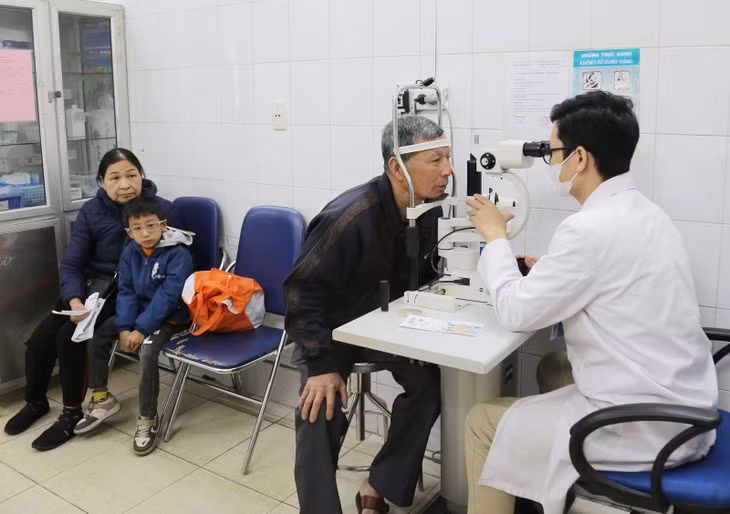 Bệnh thiên đầu thống biến chứng nguy hiểm, coi chừng mù lòa - Hình 3 Benh thien dau thong bien chung nguy hiem, coi chung mu loa-Hinh-3
