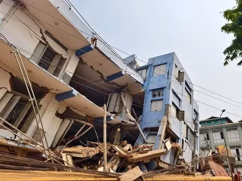 Kỹ năng ứng phó khi gặp động đất để an toàn tính mạng Ky nang ung pho khi gap dong dat de an toan tinh mang