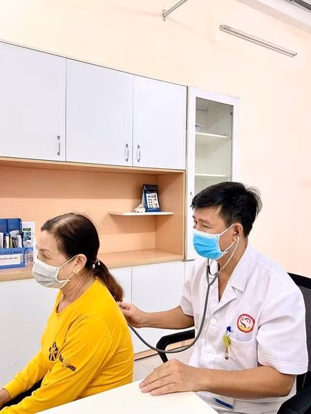 Dấu hiệu khi ngủ cảnh báo bệnh phổi nguy hiểm cần đi khám ngay Dau hieu khi ngu canh bao benh phoi nguy hiem can di kham ngay