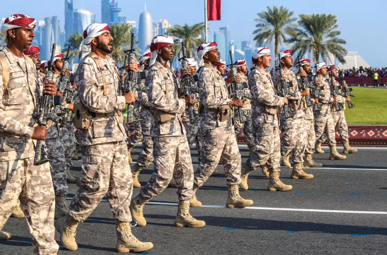 Đáng tiếc, thực tế rất "phũ", Lực lượng Vũ trang Qatar không được đánh giá cao ở vùng Vịnh. Ở đây không phải vì họ thiếu ngân sách mà là quá ít binh sĩ. Toàn bộ lực lượng vũ trang (bao gồm cả hải, lục, không quân) chỉ có xấp xỉ 11.800 người - tức là tương đương với một sư đoàn bộ binh chính quy. Nguồn ảnh: