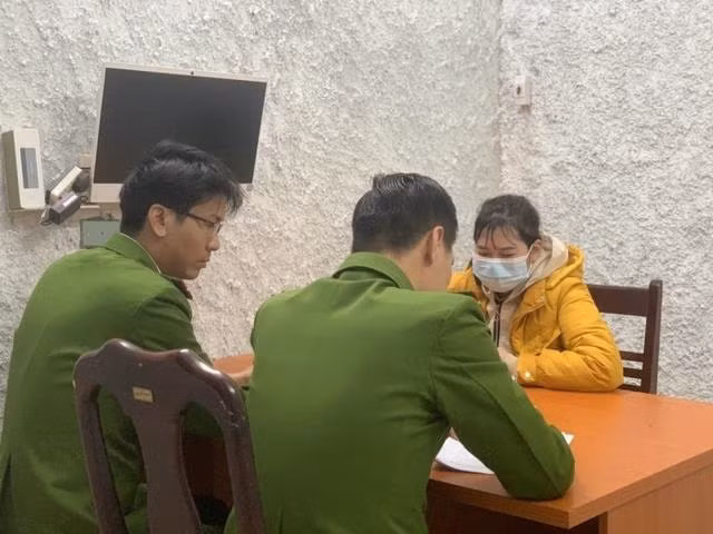 Với những thông tin ban đầu thu thập được, đại tá Nguyễn Tiến Tần nhận định đây là vụ trọng án nên đã báo cáo Thiếu tướng Nguyễn Thanh Tùng, Phó Giám đốc, Thủ trưởng Cơ quan CSĐT Công an TP Hà Nội; đồng thời, cử các tổ công tác nhanh chóng thu thập tài liệu, chứng cứ, mời hai đối tượng Lành và An về trụ sở cơ quan Công an làm việc. (Ảnh: Nguyễn Thị Lành) 