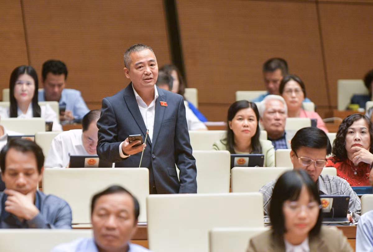 ĐBQH: Một người thân bị đột quỵ, tiền trong nhà “đội nón ra đi“ - Hình 2 DBQH: Mot nguoi than bi dot quy, tien trong nha “doi non ra di“-Hinh-2