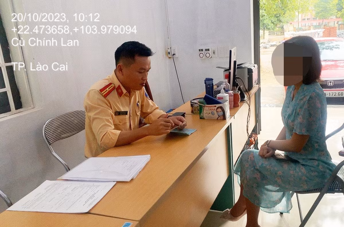 Xử phạt nữ tài xế chạy ngược chiều trên cao tốc Nội Bài - Lào Cai Xu phat nu tai xe chay nguoc chieu tren cao toc Noi Bai - Lao Cai