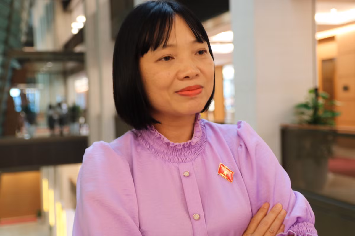 ĐBQH Nguyễn Thị Việt Nga: Bộ GD&ĐT làm SGK là quay lại thời độc quyền DBQH Nguyen Thi Viet Nga: Bo GD&DT lam SGK la quay lai thoi doc quyen