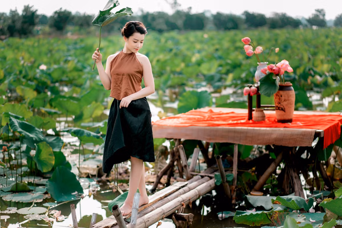 Thợ ảnh hốt “bạc triệu” mỗi ngày nhờ mùa sen nở rộ - Hình 5 Tho anh hot “bac trieu” moi ngay nho mua sen no ro-Hinh-5