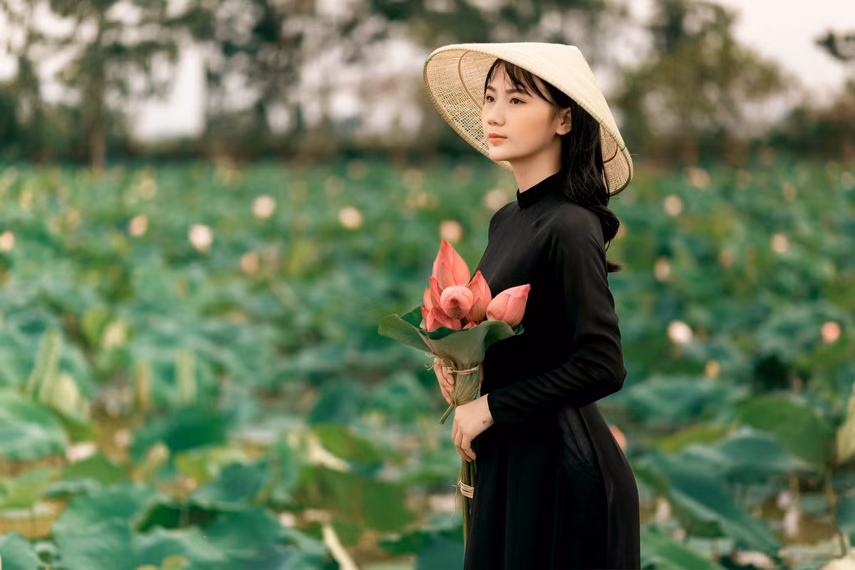 Thợ ảnh hốt “bạc triệu” mỗi ngày nhờ mùa sen nở rộ - Hình 4 Tho anh hot “bac trieu” moi ngay nho mua sen no ro-Hinh-4