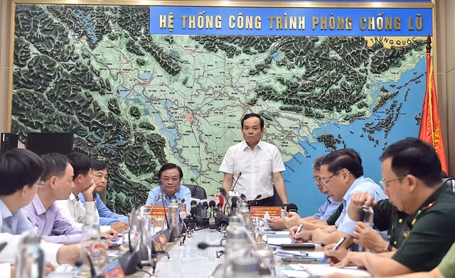 Dự kiến sơ tán khoảng 30.000 người để ứng phó bão số 1 Du kien so tan khoang 30.000 nguoi de ung pho bao so 1