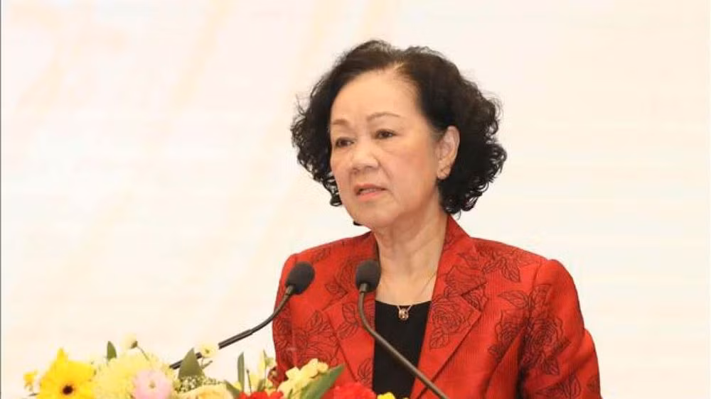 Bộ Chính trị cấm bố trí người nhà cùng làm lãnh đạo tại 13 ngành Bo Chinh tri cam bo tri nguoi nha cung lam lanh dao tai 13 nganh