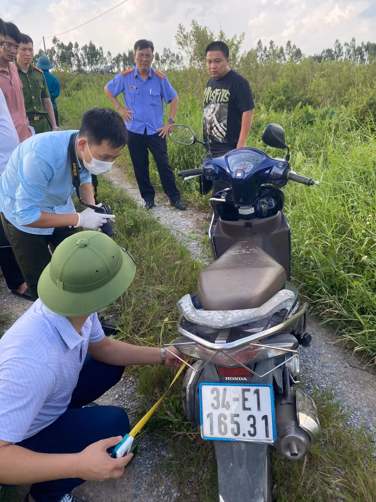 Hải Dương: Phát hiện thi thể nữ giới ở cánh đồng, nghi bị sát hại Hai Duong: Phat hien thi the nu gioi o canh dong, nghi bi sat hai