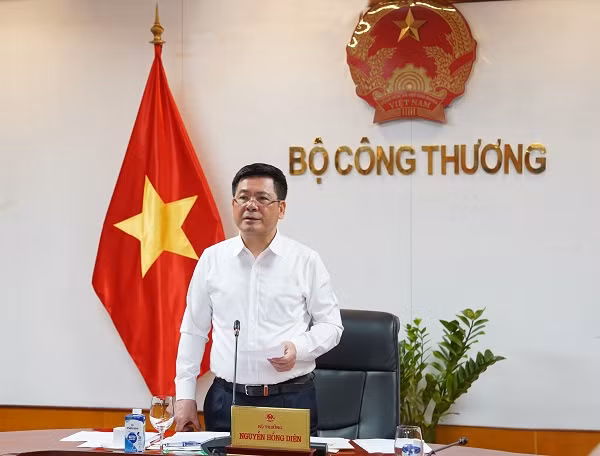 Bo truong Cong Thuong yeu cau gap rut lam duong day truyen tai dien ra Bac