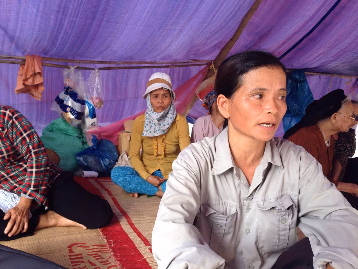 Người dân cho biết, nguyên nhân họ chặn cổng doanh nghiệp này để làm rõ có hay không việc gây ô nhiễm môi trường sống.