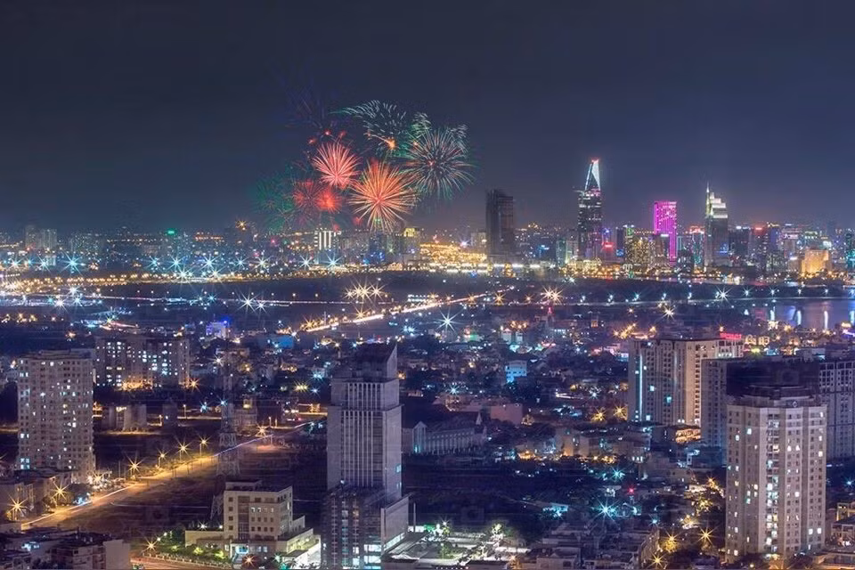 2.300 qủa pháo hoa tầm cao, 26.500 quả pháo tầm thấp và 97 giàn pháo hoa nghệ thuật ở TP HCM đã sẵn sàng cho đêm giao thừa Tết Canh Tý 2020.