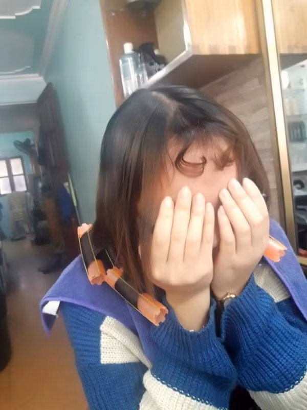 Trong số những chị em nhận kết quả ưng ý sau khi làm tóc đón Tết thì có không ít người lại phải "khóc ròng" khi nhận về mái tóc thảm họa.