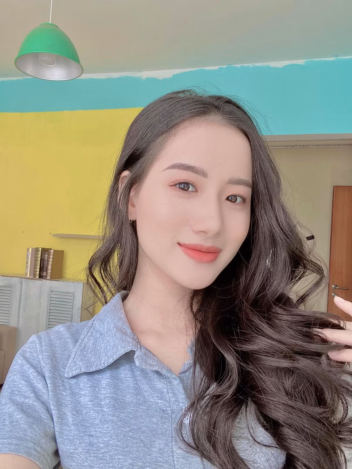 Nàng hot girl ngành Du lịch sở hữu gương mặt thanh tú, dịu dàng đậm chất "nàng thơ".