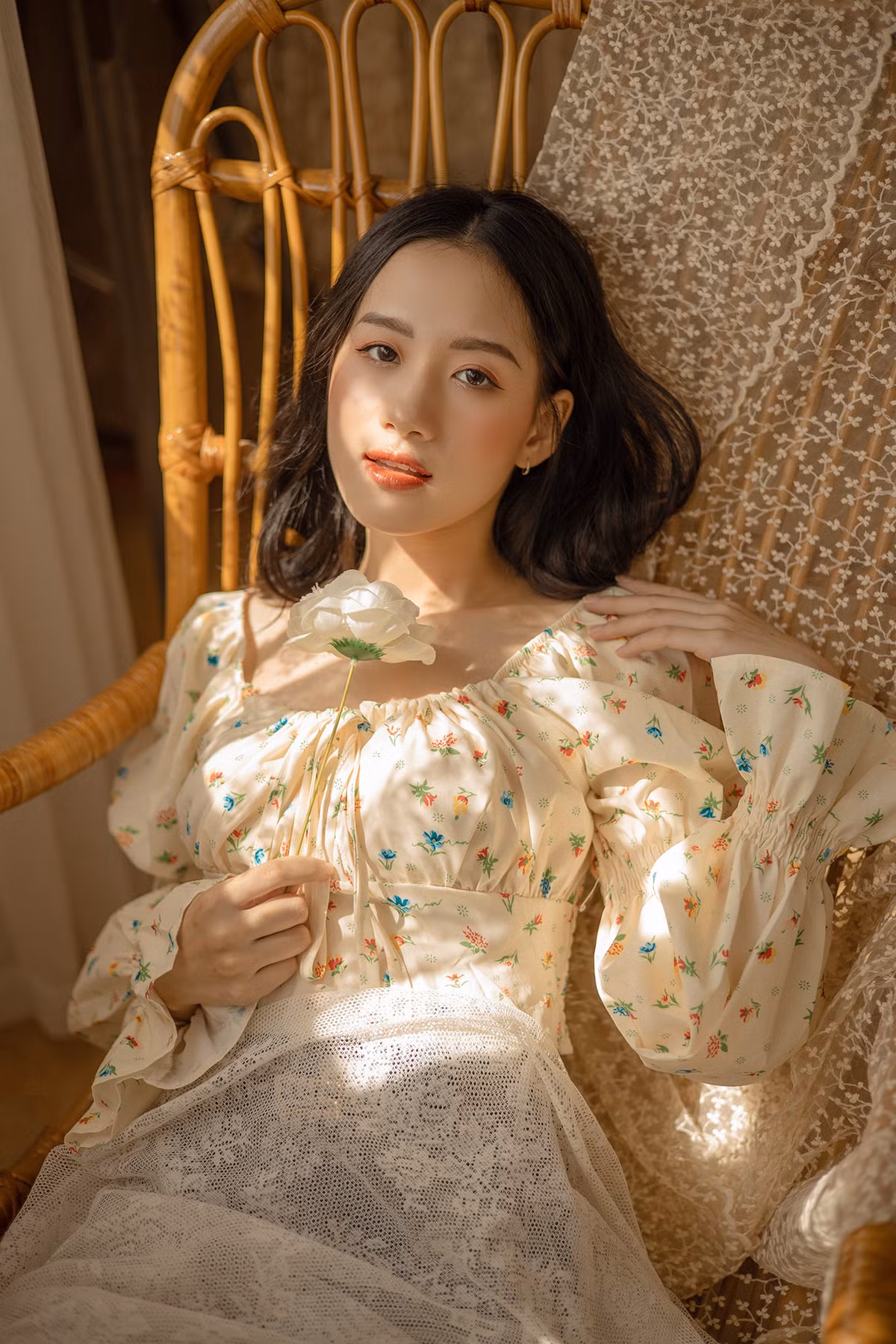 Sở hữu gương mặt thuần khiết, Thu Uyên dễ dàng ấn tượng mạnh người đối diện ngay từ lần đầu gặp mặt.