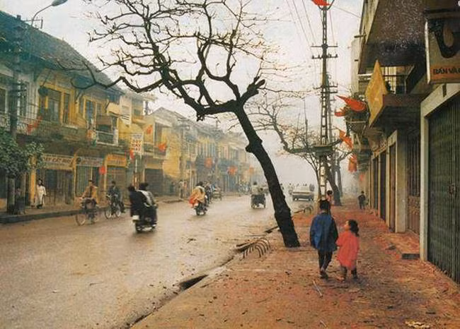 Đường phố Hà Nội những ngày Tết xưa.