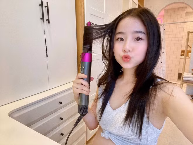 Ngày 23/11 vừa qua, Ba Duy thông báo bà xã hạ sinh thêm tiểu công chúa, gọi ở nhà là Bún.