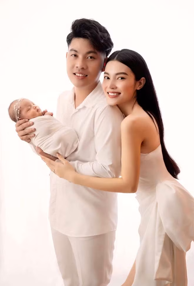 Sau khi nổi đình đám với đám cưới khủng đó, gái xinh Vòng Phối càng gây choáng hơn khi có cuộc sống hôn nhân sang chảnh, sung túc.
