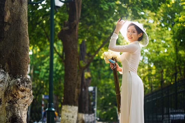 Cô giáo thế hệ 9X Nguyễn Phương Anh cũng là gương mặt khá nổi trên MXH. Được biết cô đang công tác tại trường Tiểu học Nam Trung Yên, phường Yên Hoà, quận Cầu Giấy, Hà Nội.