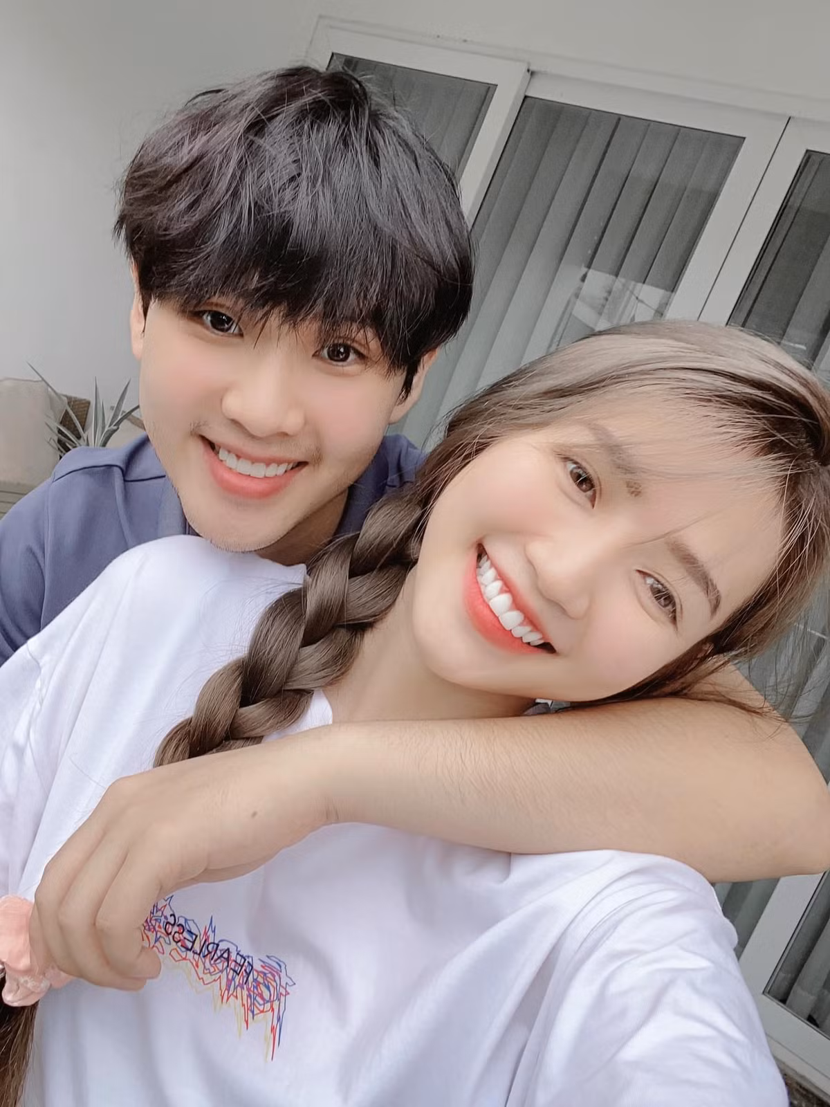 Cụ thể vào hồi tháng 6/2018, cả 3 thành viên cốt cán của FAPTV là Thái Vũ, Huỳnh Phương và đạo diễn Trần Đức Viễn đã đồng loạt đăng status bóng gió, tố ai đó mắc bệnh ngôi sao, chỉ là hạt cát trong sa mạc và tiền bạc đã làm thay đổi bản chất con người.