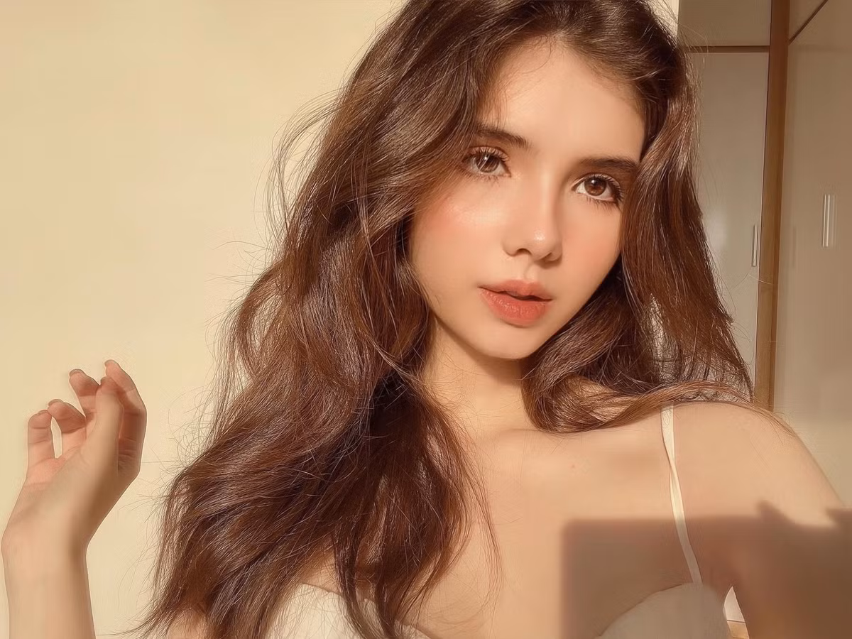 Theo dõi trang cá nhân của Xuân Mai có thể thấy phong cách của cô gái 19 tuổi thiên về sự nữ tính đan xen đôi chút gợi cảm.