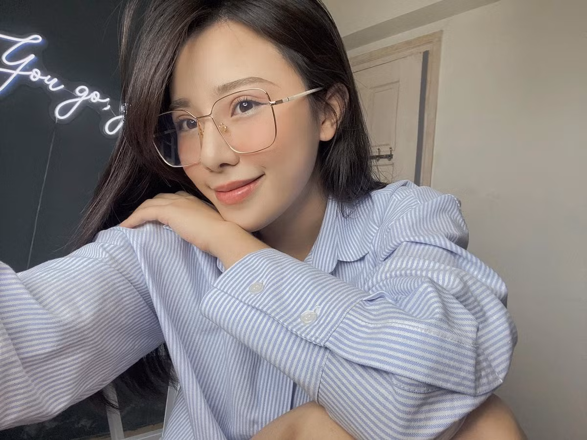Cô nàng đã khiến cộng đồng game thủ thương nhớ khôn nguôi bởi nụ cười tỏa nắng, tính cách thân thiện và luôn tràn đầy năng lượng.