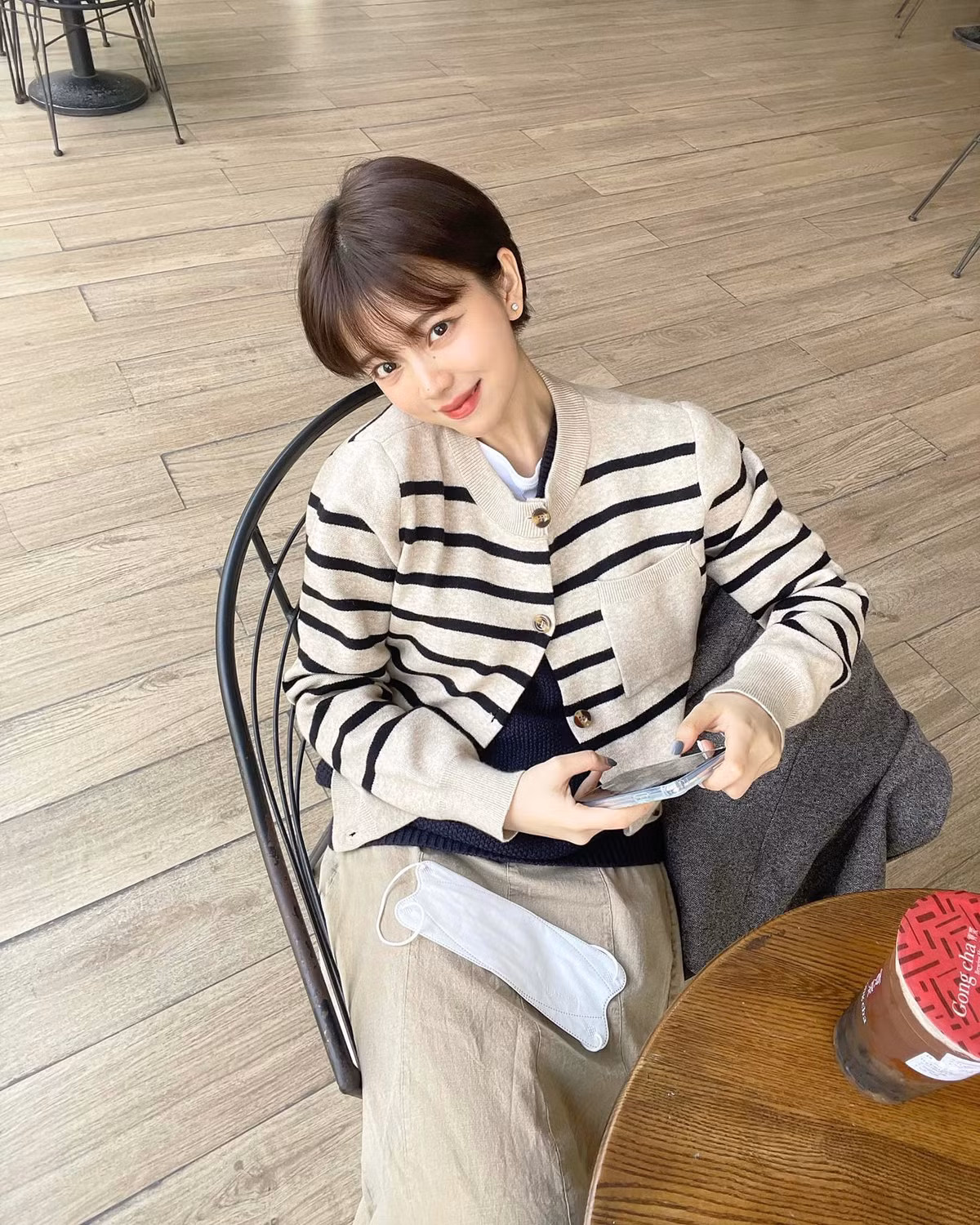 Võ Xuân Châu Thư được biết đến trên mạng với biệt danh “hot girl tóc tém”.
