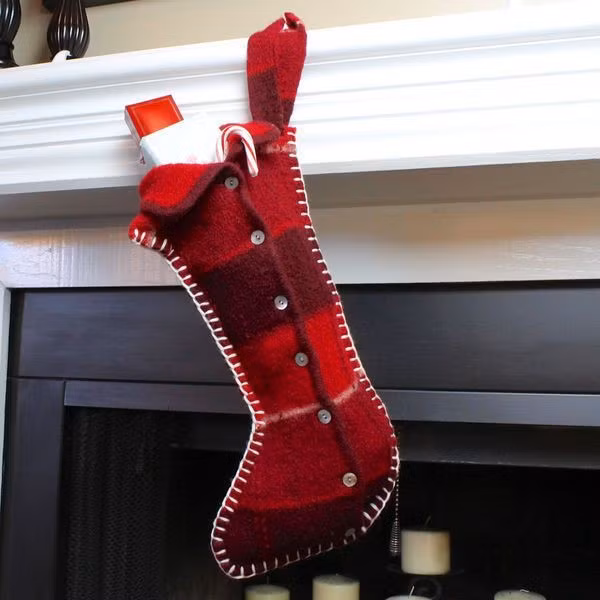 Câu chuyện về ông già Noel và chiếc vớ đựng nhiều món quà có lẽ quá quen thuộc với nhiều thế hệ.