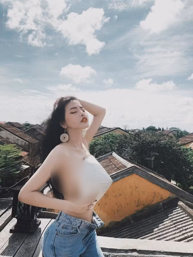 Trần Mai Hương là hot girl Hà thành từng gây tranh cãi với những bức hình, video bán nude ở Hội An.
