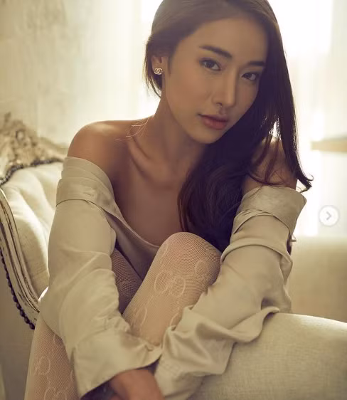 Hot girl xứ Chùa Vàng khoe đường cong gợi cảm dù không "dao kéo" Hot girl xu Chua Vang khoe duong cong goi cam du khong
