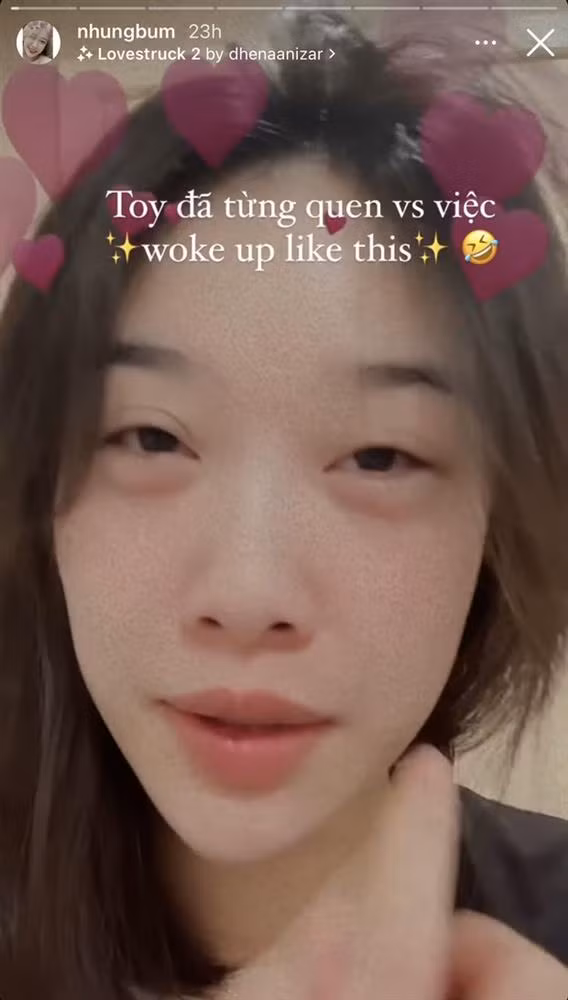 Mọi người đều hiểu đây chỉ là hành động vô thức của Nhung Bum khi uống say, thế nhưng những ý kiến trái chiều vẫn xuất hiện.