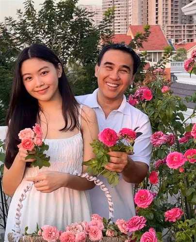 Được biết, vợ chồng MC Quyền Linh dạy dỗ con theo cách của “con nhà nghèo”. Theo đó, thay vì mua những món đồ đắt tiền, nam MC ưu tiên chọn những món hữu ích, giá cả hợp lý để dạy con quý trọng đồng tiền. Ảnh: Tổng hợp
