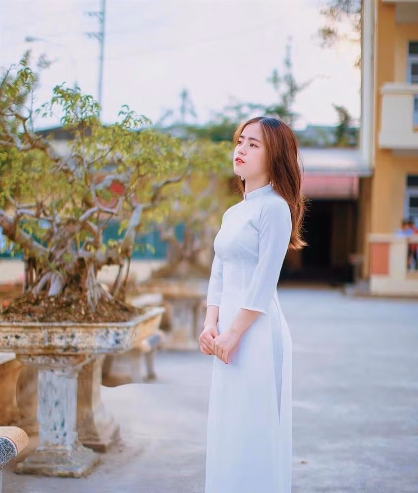 Không còn là cô bé rụt rè ngày nào, Vàng Sinh của hiện tại tự tin và giỏi giang hơn trước.
