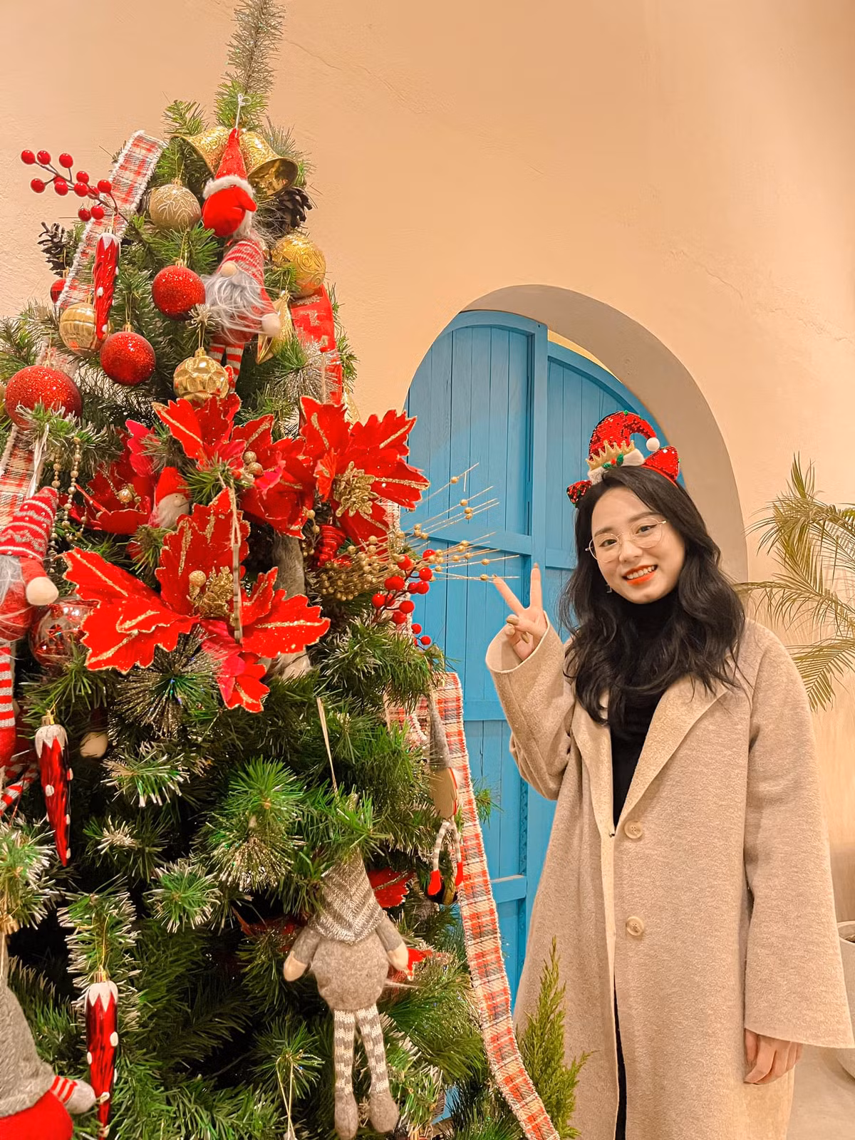 Minh Thu bất ngờ trở thành hiện tượng mạng được nhiều người chú ý chỉ sau một đêm nhờ livestream dạy kiến thức Vật Lý.