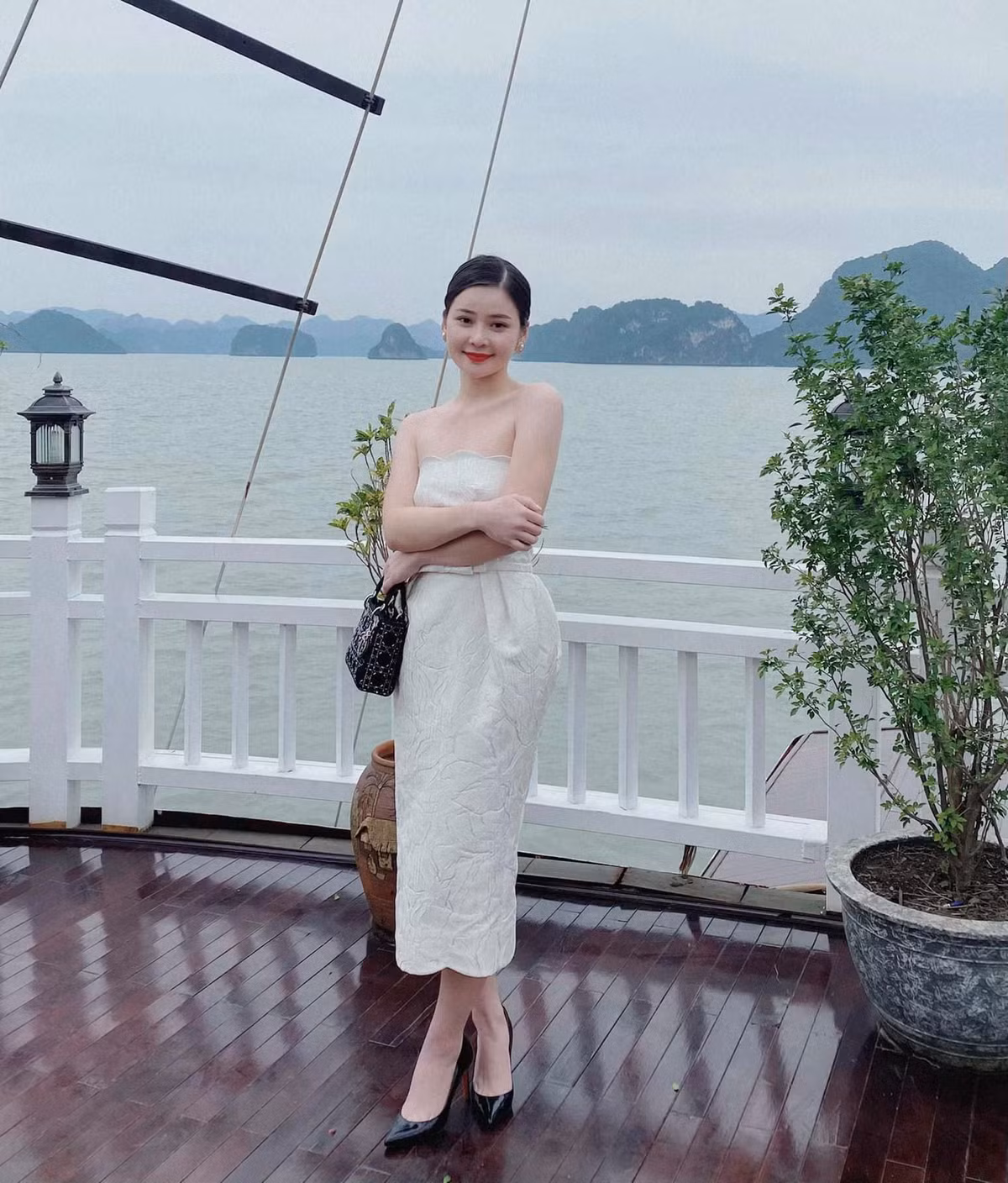 Được biết, hot girl này là con gái út trong gia đình kinh doanh trái cây ở Đà Nẵng.