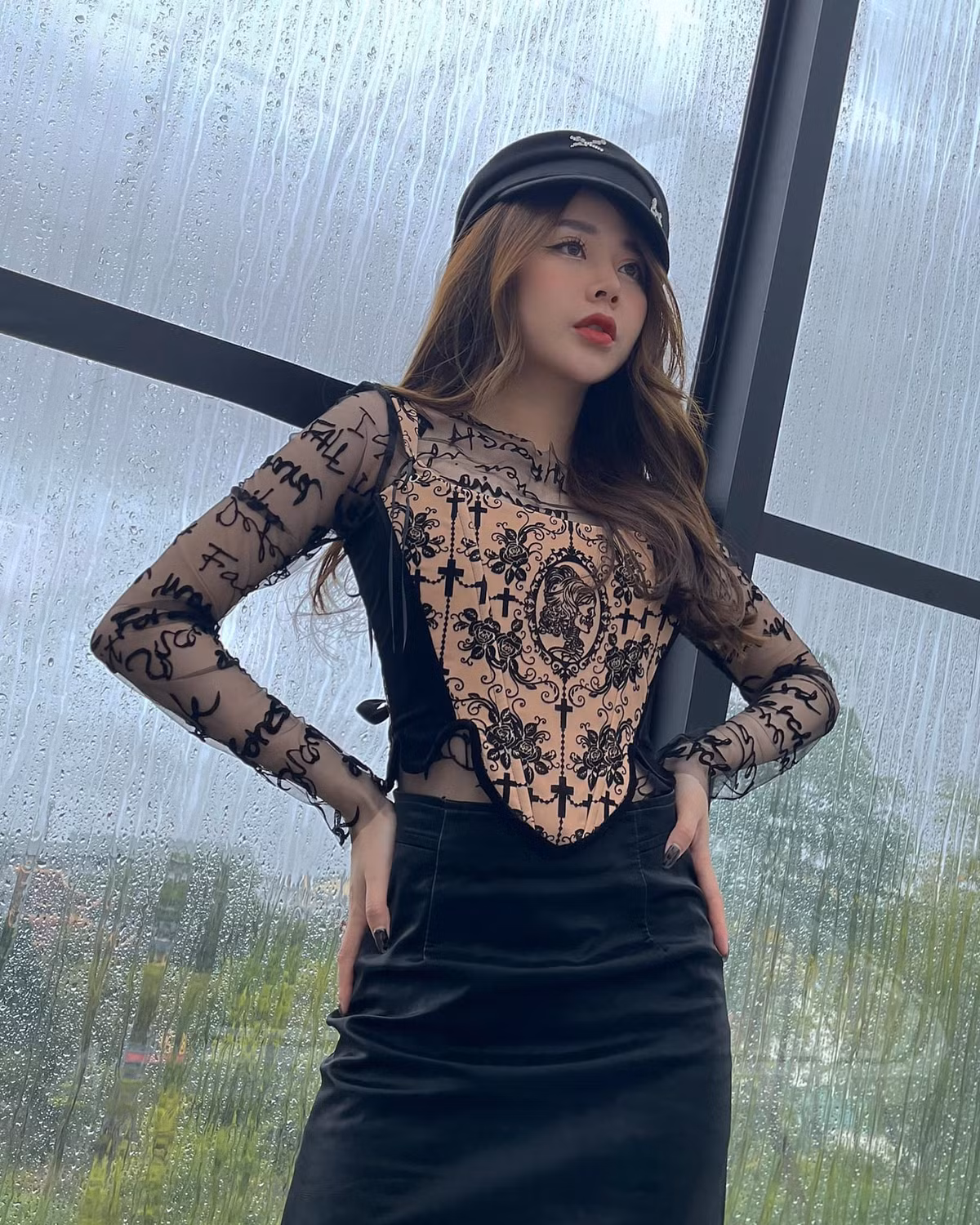 Mặc dù có bước đệm vững chắc là "Phim cấp 3" nhưng Lục Anh không theo đuổi con đường diễn xuất lâu dài, cô nàng chuyển hướng kinh doanh và cho biết đây cũng là nghề nghiệp yêu thích của bản thân.