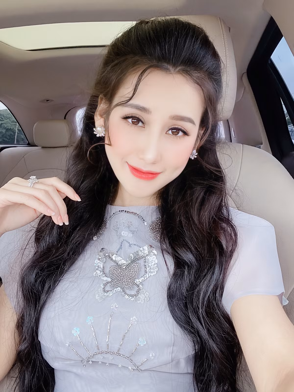 Sở hữu hình thể đẹp, chuẩn mẫu nên hot girl Anh Phương tự tin theo đuổi các style thời trang khác nhau.