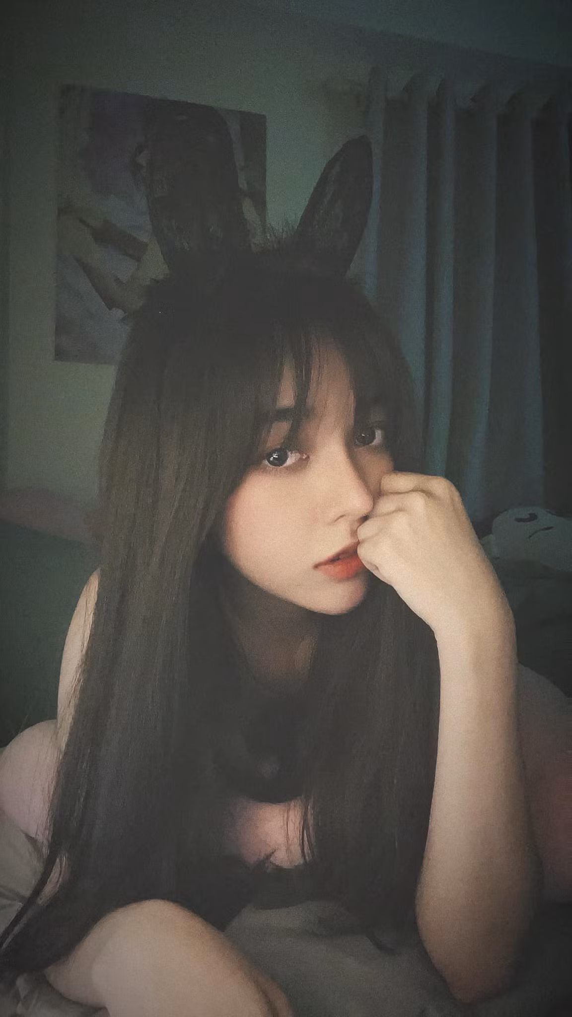 Hot girl TikTok tuoi Dan “dai mat” coi mang khi khoe dang goi cam