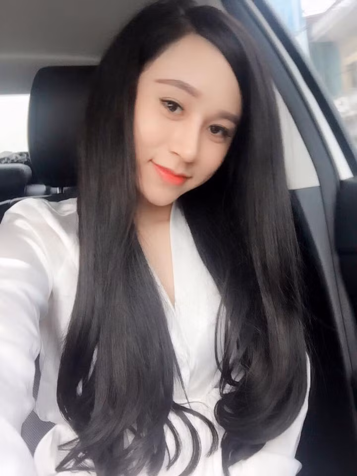 Thời gian gần đây, nhiều cô nàng đã chấp nhận không chỉ một mà rất nhiều lần "đập mặt đi xây lại", bất chấp mọi đau đớn và những rủi ro có thể xảy ra. Chuyện hối hận sau khi làm phẫu thuật thẩm mỹ là không hiếm nhưng chỉ là những trường hợp bị làm hỏng hoặc không được như kỳ vọng... nhưng cũng có người dù chỉnh sửa, có được khuôn mặt rất xinh, rất ưa nhìn nhưng ngày ngày vẫn mơ có lại được khuôn mặt trước đây.