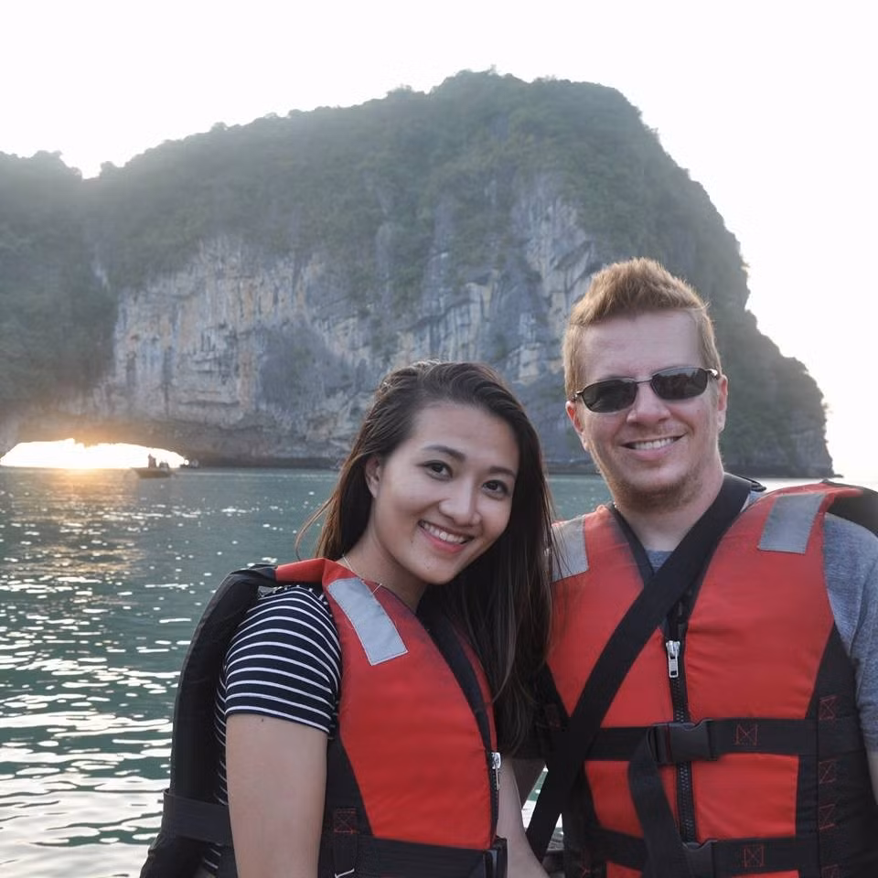 Có lẽ duyên phận là một thứ kỳ lạ, mỗi người sẽ chẳng thể đoán được mình sẽ gặp nửa còn lại trong hoàn cảnh nào. Và có nằm mơ Tuyền Tâm, cô gái Việt cũng không thể ngờ mình sẽ kết hôn cùng người đàn ông Mỹ tài giỏi như Brian Merrell Giám đốc sáng tạo của Microsoft.