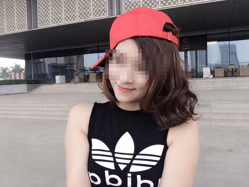 Quá áp lực, mệt mỏi, Bích phải thốt lên rằng: "Các người nhân cơ hội này bêu xấu bôi nhọ nhân phẩm người khác các người thấy hả hê vui vẻ lắm sao, muốn dồn con người ta vào đường cùng mới hả hê à? Tôi mệt mỏi lắm rồi các người ác mồm ác miệng lắm. Đừng có đổ điêu đặt điều những lời lẽ câu chuyện không phải sự thật, giờ thì các người muốn nói gì về tôi mà chả được các người muốn dồn con đường cùng mới vui phải không?".